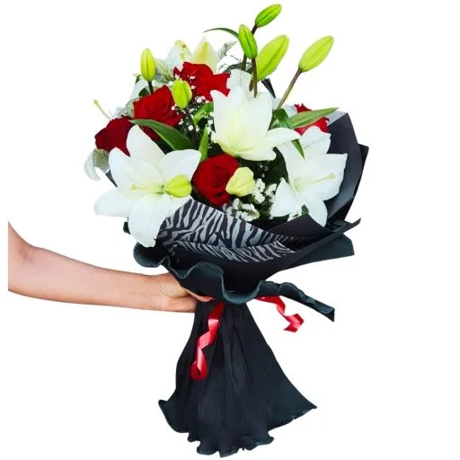 Ramo de rosas y lilium lirios black